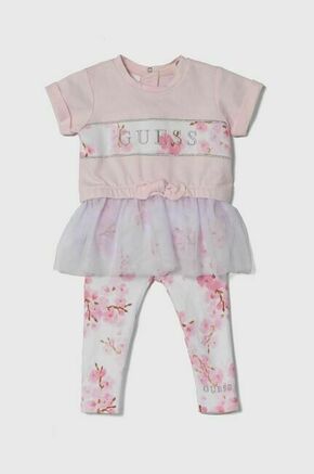 Komplet za dojenčka Guess roza barva - roza. Komplet za dojenčke iz kolekcije Guess. Model izdelan iz kombinacije različnih materialov. Izjemno udobna tkanina z visoko vsebnostjo bombaža.