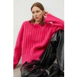 Volnen pulover Herskind ženski, roza barva - roza. Pulover iz kolekcije Herskind. Model izdelan iz enobarvnega materiala. Visoka vsebnost volne zagotavlja zaščito pred mrazom, dodatek poliamida pa povečuje trpežnost izdelka.