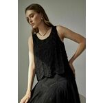 Majica Answear Lab ženska, črna barva - črna. Bluza iz kolekcije Answear Lab, izdelana iz pletenine z dekorativno nalepko. Model iz tankega materiala je idealen za toplejše letne čase.