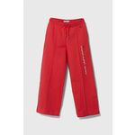 Otroška bombažna trenirka Calvin Klein Jeans rdeča barva - rdeča. Otroški spodnji del trenirke iz kolekcije Calvin Klein Jeans. Model izdelan iz prožnega materiala, ki zagotavlja udobje in svobodo gibanja. Model iz zračne bombažne tkanine.