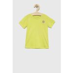 Otroška bombažna kratka majica Guess zelena barva - zelena. Otroški Lahkotna kratka majica iz kolekcije Guess. Model izdelan iz tanke, elastične pletenine. Garment Dyed - izdelki, barvani na poseben način za učinek pranja. Med posameznimi izdelki...