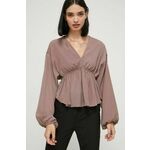 Majica Abercrombie &amp; Fitch ženska, rjava barva - rjava. Bluza iz kolekcije Abercrombie &amp; Fitch, izdelana iz enobarvne tkanine. Poliester zagotavlja večjo odpornost na gubanje.
