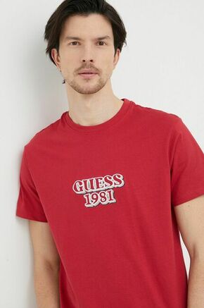 Bombažna kratka majica Guess bordo barva - bordo. Kratka majica iz kolekcije Guess. Model izdelan iz pletenine z nalepko. Tanek
