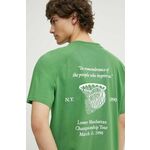 Bombažna kratka majica Les Deux moška, zelena barva, LDM101182 - zelena. Kratka majica iz kolekcije Les Deux, izdelana iz pletenine s potiskom. Model iz izjemno udobne bombažne tkanine.