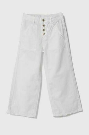Otroške bombažne hlače Guess bela barva - bela. Otroški hlače iz kolekcije Guess. Model izdelan iz enobarvne tkanine. Izdelek je pobarvan na poseben način