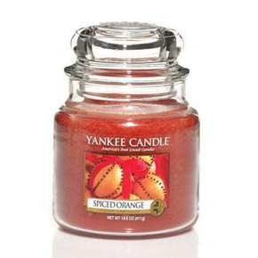 Yankee Candle Aromatična sveča Classic srednje pomaranča s ščepcem začimb (Spiced Orange) 411 g