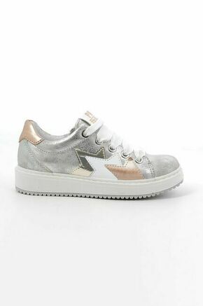 Otroški čevlji Primigi srebrna barva - srebrna. Otroški čevlji iz kolekcije Primigi. Model izdelan iz sintetičnega materiala.