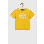Otroška bombažna kratka majica United Colors of Benetton rumena barva - rumena. Otroške kratka majica iz kolekcije United Colors of Benetton. Model izdelan iz pletenine s potiskom. Izjemno udoben material, izdelan iz naravnih vlaken.