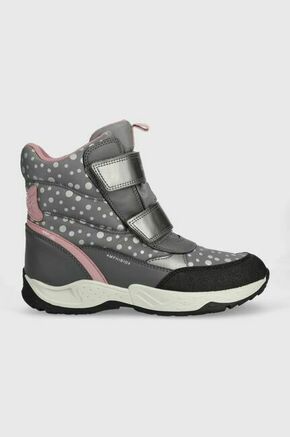 Otroški zimski škornji Geox siva barva - siva. Zimski čevlji iz kolekcije Geox. Podloženi model izdelan iz kombinacije ekološkega usnja in tekstilnega materiala.