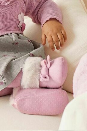 Čevlji za dojenčka Mayoral Newborn vijolična barva - vijolična. Čevlji za dojenčka iz kolekcije Mayoral Newborn. Model izdelan iz tekstilnega materiala.