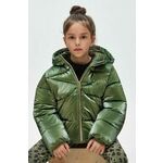 Otroška jakna Mayoral zelena barva - zelena. Otroški jakna iz kolekcije Mayoral. Podložen model, izdelan iz gladke tkanine. Prešiti model s sintetično izolacijo za dodatno udobje pri nižjih temperaturah.