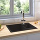 vidaXL Dvojno kuhinjsko pomivalno korito z luknjo črn granit