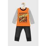 Komplet za dojenčka Guess oranžna barva - oranžna. Dolgi rokavi in hlače za dojenčke iz kolekcije Guess. Model izdelan iz elastične pletenine.