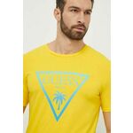 Kratka majica Guess moški, rumena barva - rumena. Kratka majica iz kolekcije Guess, izdelana iz tanke, elastične pletenine. Model iz zračne tkanine z visoko vsebnostjo bombaža.