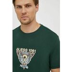 Kratka majica Guess moški, zelena barva - zelena. Kratka majica iz kolekcije Guess, izdelana iz pletenine, prijetne na otip. Model iz izjemno udobne tkanine z visoko vsebnostjo bombaža.