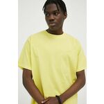 Bombažna kratka majica Levi's rumena barva - rumena. Kratka majica iz kolekcije Levi's, izdelana iz tanke, rahlo elastične pletenine. V modelu so uporabljeni visokokakovostni materiali.