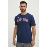 Bombažna kratka majica Nike Boston Red Sox moška, mornarsko modra barva - mornarsko modra. Kratka majica iz kolekcije Nike, izdelana iz pletenine s potiskom. Model iz izjemno udobne bombažne tkanine.