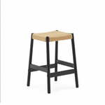 Črni/v naravni barvi barski stoli v kompletu 2 ks iz masivnega hrasta (višina sedeža 66 cm) Yalia – Kave Home
