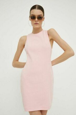 Obleka Juicy Couture roza barva - roza. Obleka iz kolekcije Juicy Couture. Model izdelan iz enobarvne pletenine. Model iz izjemno udobne tkanine z visoko vsebnostjo bombaža.