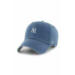 Bombažna bejzbolska kapa 47brand MLB New York Yankees - modra. Kapa s šiltom vrste baseball iz kolekcije 47brand. Model izdelan iz materiala z nalepko.