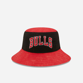 Bombažni klobuk New Era Washed Tapered Bulls rdeča barva - rdeča. Klobuk iz kolekcije New Era. Model z ozkim robom