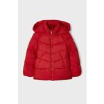 Otroška jakna Mayoral rdeča barva - rdeča. Otroški jakna iz kolekcije Mayoral. Podložen model, izdelan iz gladke tkanine. Prešiti model s sintetično izolacijo za dodatno udobje pri nižjih temperaturah.