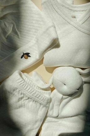 Komplet za dojenčka Konges Sløjd bela barva - bela. Komplet za dojenčke iz kolekcije Konges Sløjd. Model izdelan iz udobne pletenine. Modelu je priložena plišasta igračka.