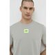 Bombažna kratka majica HUGO moški, siva barva - siva. Lahkotna kratka majica iz kolekcije HUGO. Model izdelan iz tanke, elastične pletenine. Izjemno udoben material, izdelan iz naravnih vlaken.