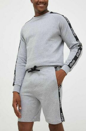 Bombažne kratke hlače HUGO siva barva - siva. Kratke hlače iz kolekcije HUGO. Model izdelan iz pletenine. Model z mehko oblazinjeno notranjostjo zagotavlja mehkobo in povečuje udobje.