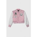 Otroška bomber jakna Guess roza barva - roza. Otroški Bomber jakna iz kolekcije Guess. Podložen model, izdelan iz blaga z aplikacijo. Model iz tkanine, ki je izjemno prijetna na otip.