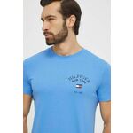 Bombažna kratka majica Tommy Hilfiger moški - modra. Kratka majica iz kolekcije Tommy Hilfiger, izdelana iz pletenine s potiskom. Model iz zračne bombažne tkanine.