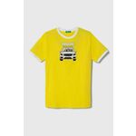 Otroška bombažna kratka majica United Colors of Benetton rumena barva - rumena. Otroške kratka majica iz kolekcije United Colors of Benetton, izdelana iz pletenine z nalepko. Model iz zračne bombažne tkanine.