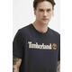 Bombažna kratka majica Timberland moška, črna barva, TB0A5UPQ0011 - črna. Kratka majica iz kolekcije Timberland, izdelana iz pletenine s potiskom. Model iz izjemno udobne bombažne tkanine.