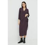 Obleka Sisley vijolična barva, - vijolična. Obleka iz kolekcije Sisley. Teliran model izdelan iz enobarvne tkanine. Lahek material, namenjen za toplejše letne čase.