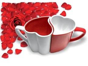 Romantični skodelici rdeče-bela SRČEK