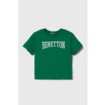 Otroška bombažna kratka majica United Colors of Benetton zelena barva - zelena. Otroške kratka majica iz kolekcije United Colors of Benetton, izdelana iz tanke, elastične pletenine. Model iz izjemno udobne, zračne tkanine.