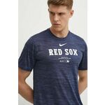 Kratka majica Nike Boston Red Sox moška, mornarsko modra barva - mornarsko modra. Kratka majica iz kolekcije Nike, izdelana iz pletenine s potiskom. Material z optimalno elastičnostjo zagotavlja popolno svobodo gibanja.