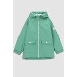 Otroška jakna Coccodrillo zelena barva - zelena. Otroški jakna iz kolekcije Coccodrillo. Nepodložen model, izdelan iz gladke tkanine. Lahek in udoben model, idealen za vsakodnevno nošenje.