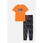 Otroška bombažna pižama Coccodrillo oranžna barva - oranžna. Otroški pižama iz kolekcije Coccodrillo. Model izdelan iz pletenine s potiskom. Izjemno udobna tkanina z visoko vsebnostjo bombaža.