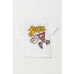 Otroška bombažna kratka majica Guess bela barva, N4YI02 K8HM4 - bela. Otroška kratka majica iz kolekcije Guess, izdelana iz tanke, elastične pletenine. Model iz izjemno udobne bombažne tkanine, ki je zračna.