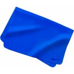 Brisača Nike modra barva - modra. Brisača iz kolekcije Nike. Model izdelan iz enobarvnega materiala.
