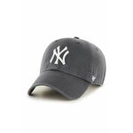 47brand kapa MLB New York Yankees - siva. Kapa s šiltom vrste baseball iz kolekcije 47brand. Model izdelan iz enobarvnega materiala z vstavki.