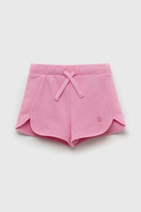 Otroške bombažne kratke hlače United Colors of Benetton roza barva - roza. Otroški kratke hlače iz kolekcije United Colors of Benetton. Model izdelan iz gladke pletenine. Model iz izjemno udobne bombažne tkanine.