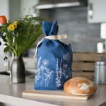 Helen Round Vrečka za kruh iz blaga - Garden Design - Blue