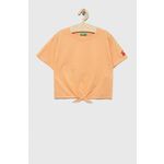 Otroška bombažna kratka majica United Colors of Benetton oranžna barva - oranžna. Otroške lahkotna majica iz kolekcije United Colors of Benetton. Model izdelan iz tanke, elastične pletenine. Model iz tkanine, ki je izjemno prijetna na otip.