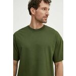 Bombažna kratka majica United Colors of Benetton moški, zelena barva - zelena. Kratka majica iz kolekcije United Colors of Benetton, izdelana iz debele, rahlo elastične pletenine. Model iz zračne bombažne tkanine.