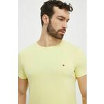 Kratka majica Tommy Hilfiger moški, bordo barva - rumena. Lahkotna kratka majica iz kolekcije Tommy Hilfiger. Model izdelan iz tanke, elastične pletenine.