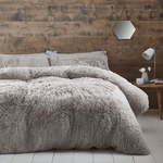 Svetlo siva posteljnina iz mikropliša Catherine Lansfield Cuddly, 135 x 200 cm