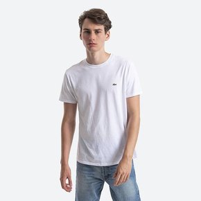 Bombažen t-shirt Lacoste bela barva - bela. T-shirt iz kolekcije Lacoste. Model izdelan iz enobarvne pletenine.