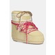 Snežke Moon Boot MB ICON LOW SUEDE LACES - rumena. Snežke iz kolekcije Moon Boot. Model je izdelan iz semiš usnja. Model s tekstilnim vložkom, ki je udoben za stopalo in omogoča enostavno vzdrževanje čistoče.